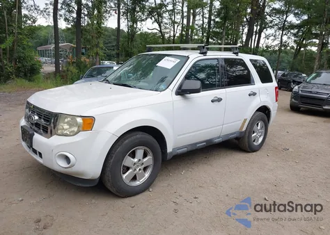 2011 Ford Escape Xls z USA, uszkodzony, nr VIN 1FMCU0C76BKB35951